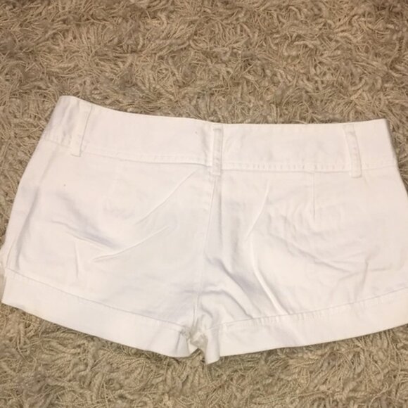 White shorts - Picture 2 of 2